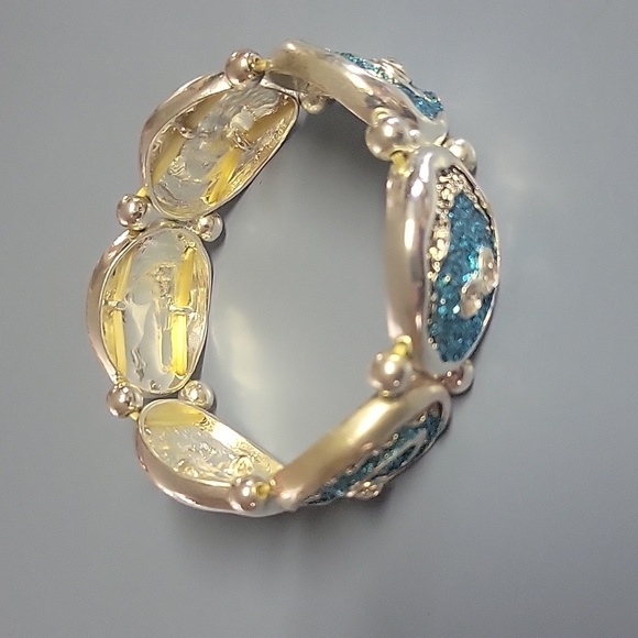 Lot of five elastic bracelets. The pink one is not elastic. - Picture 3 of 7